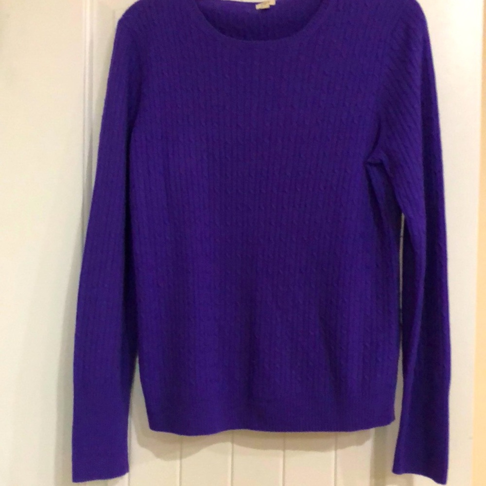 JCrew size Lg..Lightweight with small cable..